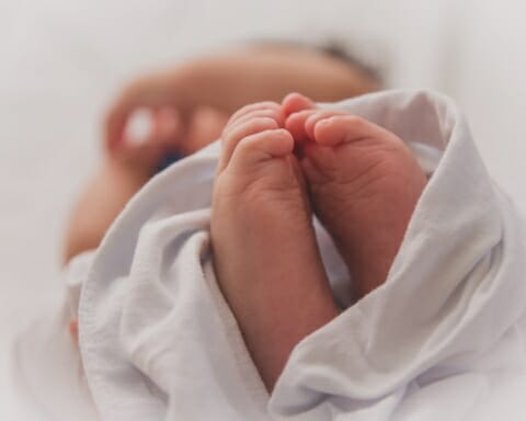 Skin-to-Skin Contact may Help Preterm Babies in Pain